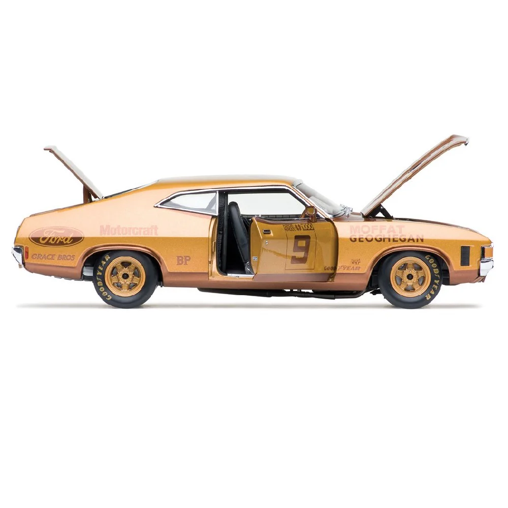 CLASSIC CARLECTABLES 1:18 FORD XA FALCON GT - 1973 BATHURST WINNER 50TH ANNIVERSARY GOLD LIVERY - Image 2