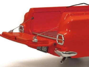 CLASSIC CARLECTABLES 1:18 HOLDEN EH UTILITY CALTEX - Image 5