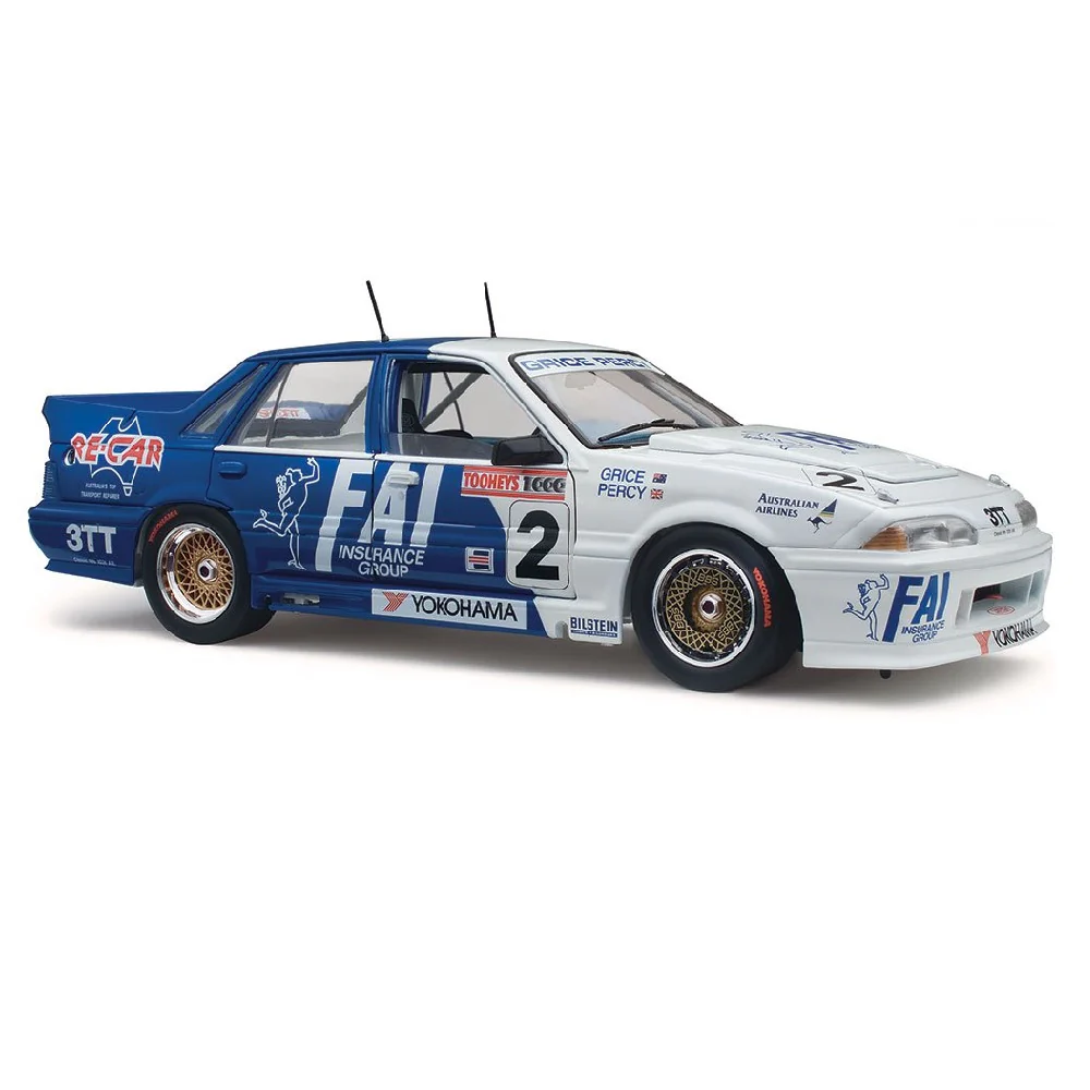 CLASSIC CARLECTABLES 1:18 HOLDEN VL COMMODORE 1988 BATHURST