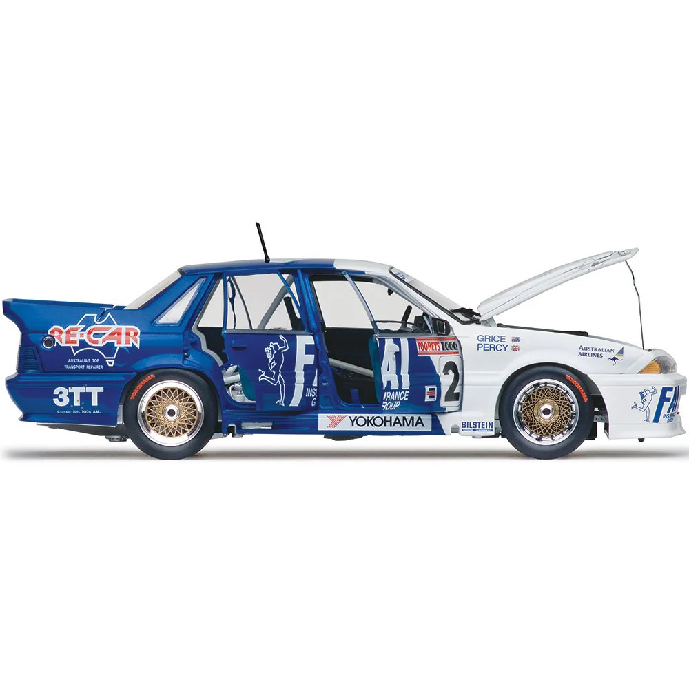 CLASSIC CARLECTABLES 1:18 HOLDEN VL COMMODORE 1988 BATHURST - Image 2