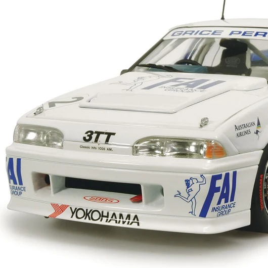CLASSIC CARLECTABLES 1:18 HOLDEN VL COMMODORE 1988 BATHURST - Image 3