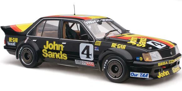 CLASSIC CARLECTABLES 1:18 HOLDEN VH COMMODORE 1983 BATHURST