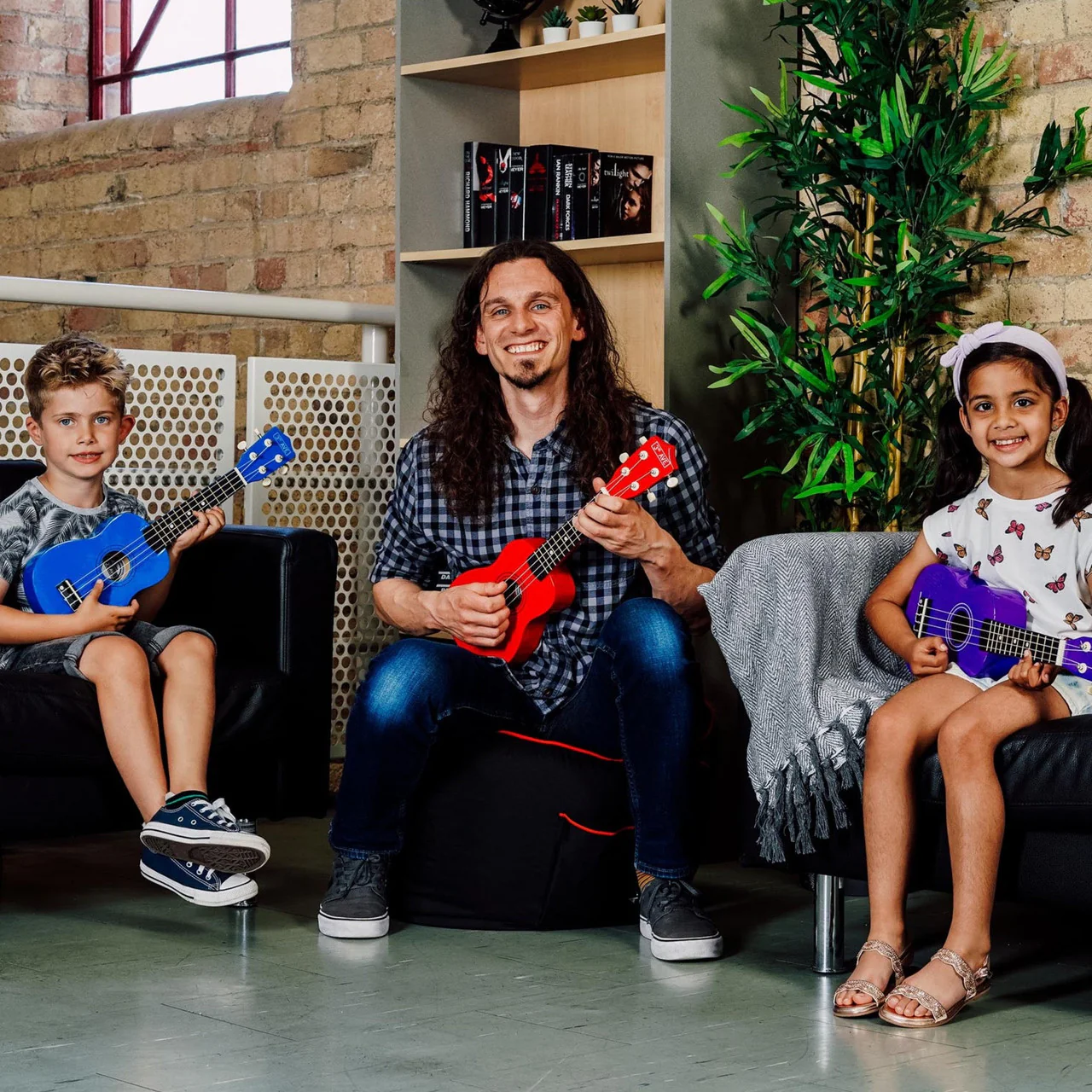 3RD AVENUE SOPRANO UKULELE - RED - Image 6
