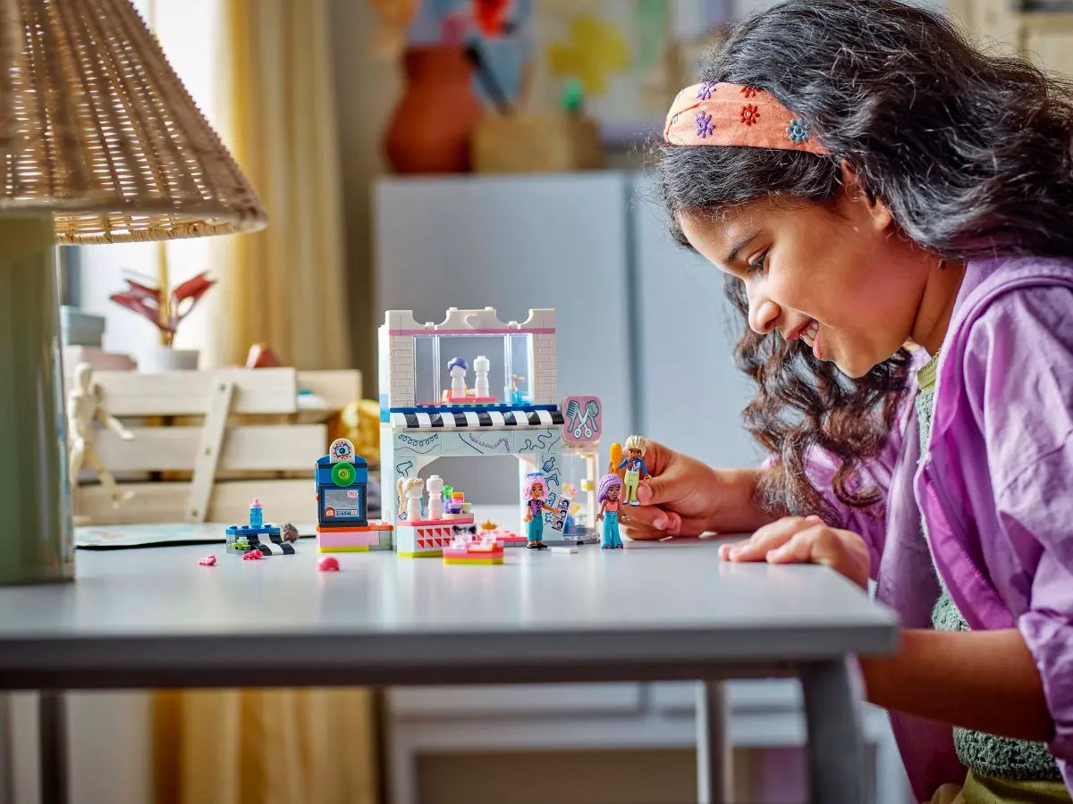 LEGO 42662 FRIENDS HAIR SALON AND ACCESSORIES STORE - Image 9