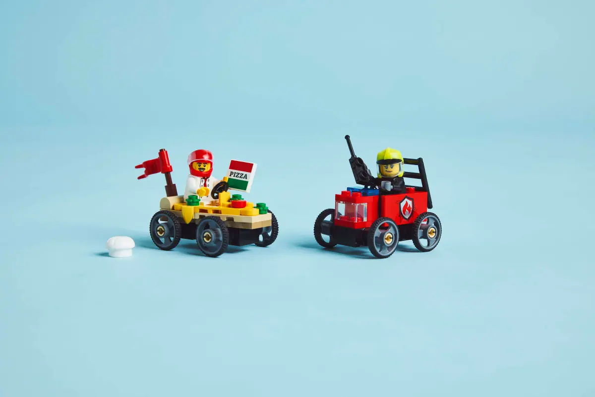 LEGO 60458 CITY - PIZZA VS FIRE TRUCK RACE CAR PACK - Image 7