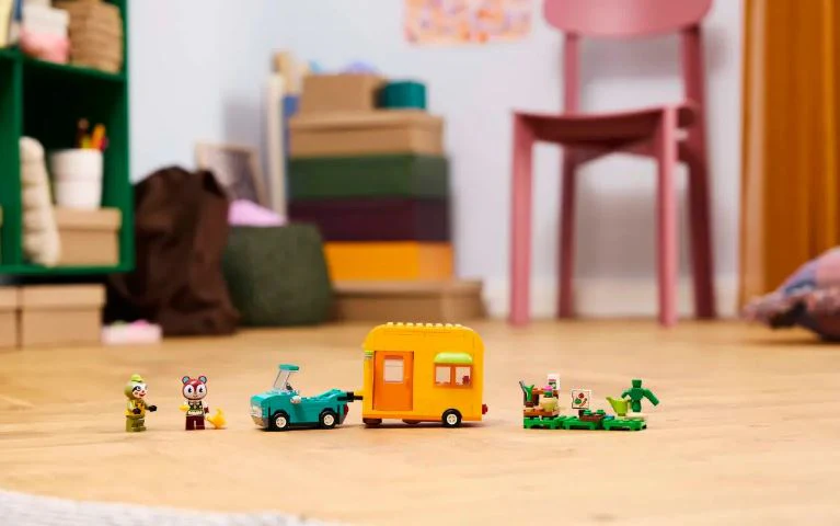 LEGO 77054 ANIMAL CROSSING LEIF'S CARAVAN AND GARDEN SHOP - Image 5