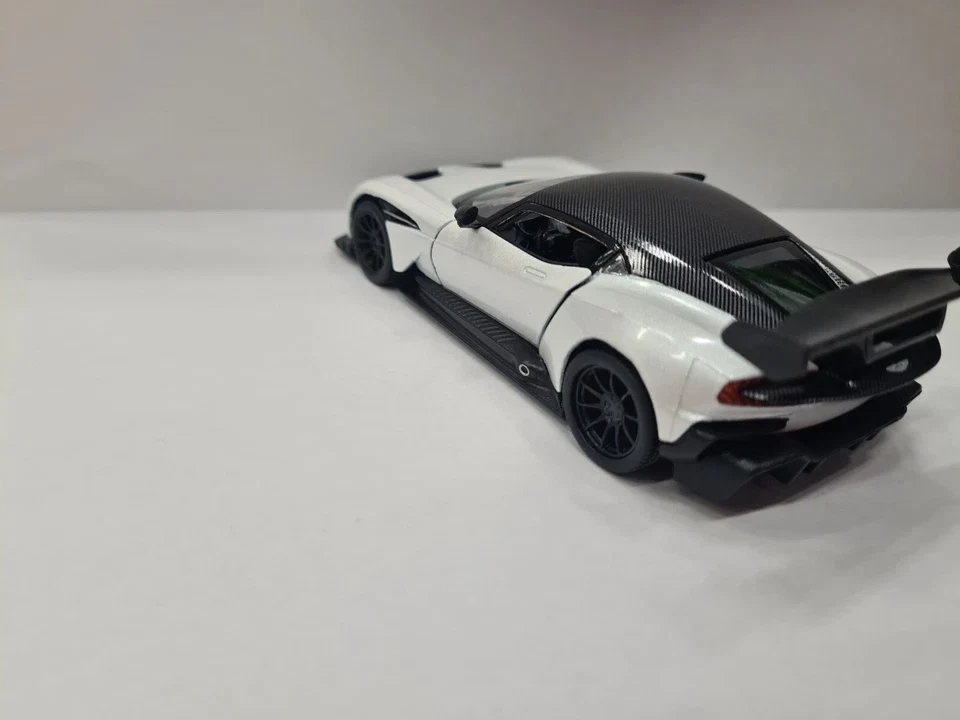 ASTON MARTIN VULCAN 1:38 PULL BACK CAR - WHITE - Image 2