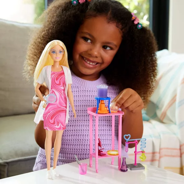 BARBIE FASHION DOLL - DELUXE CAREER - SCIENTIST - Image 2