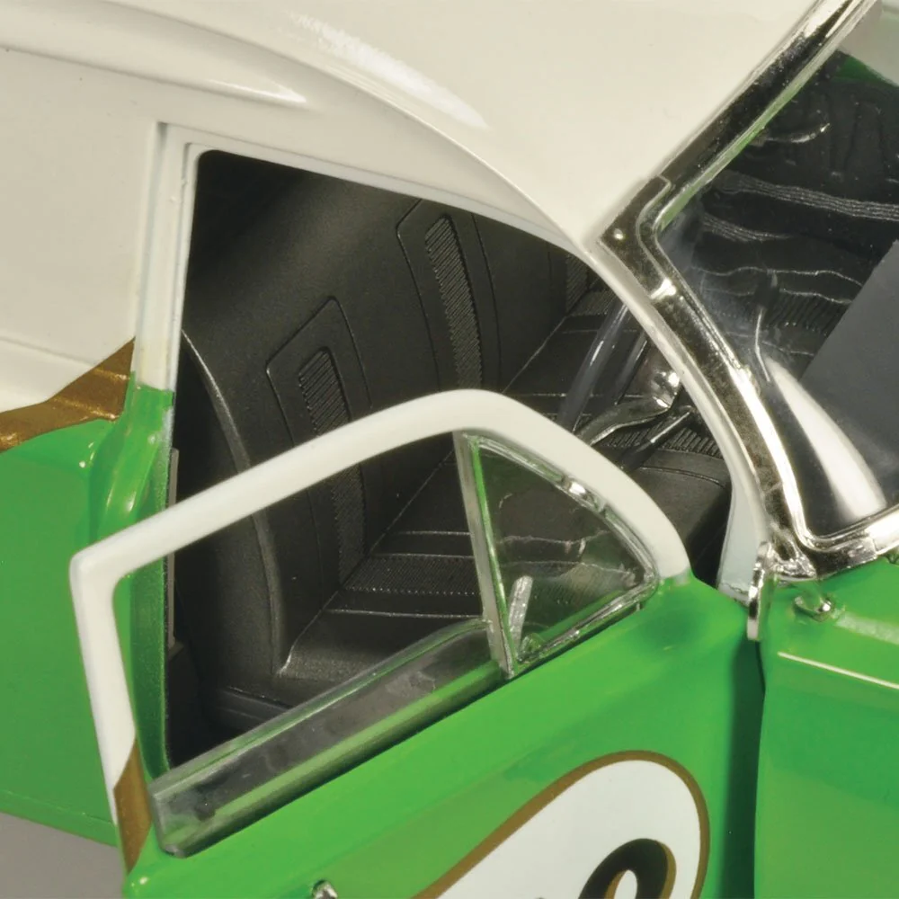 CLASSIC CARLECTABLE 1:18 HOLDEN EH PANEL VAN - TASTES OF AUSTRALIA COLLECTION MILO - Image 3