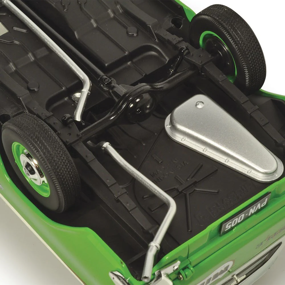 CLASSIC CARLECTABLE 1:18 HOLDEN EH PANEL VAN - TASTES OF AUSTRALIA COLLECTION MILO - Image 6