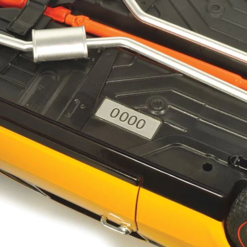CLASSIC CARLECTABLES 1:18 HOLDEN HG MONARO GTS 350 - INDY ORANGE - Image 2