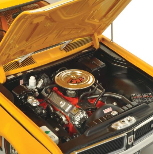 CLASSIC CARLECTABLES 1:18 HOLDEN HG MONARO GTS 350 - INDY ORANGE - Image 6