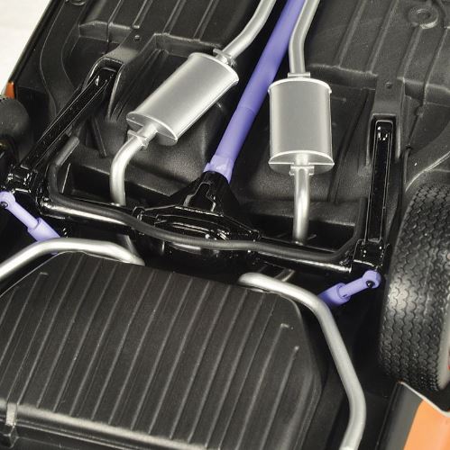CLASSIC CARLECTABLES 1:18 HOLDEN HQ GTS MONARO - Image 2