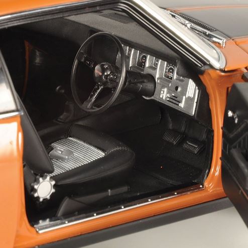 CLASSIC CARLECTABLES 1:18 HOLDEN HQ GTS MONARO - Image 8