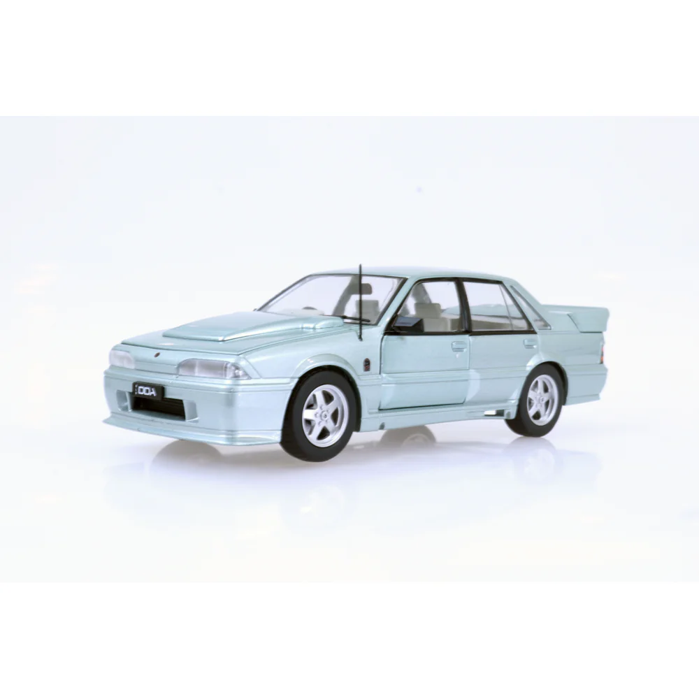 DDA 1:24 HOLDEN VL WALKINSHAW - PANORAMA SILVER