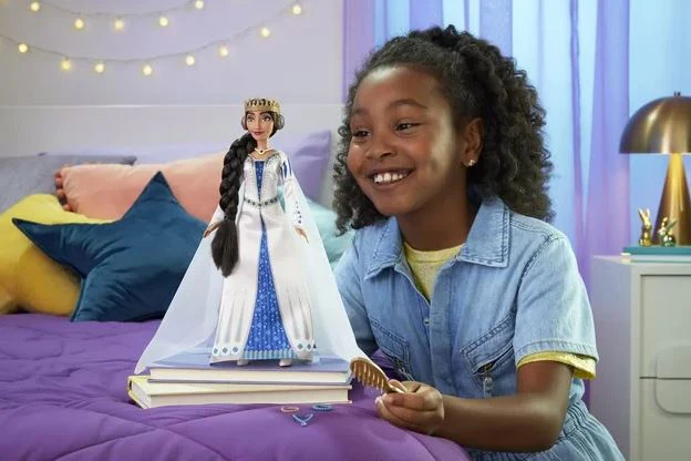 DISNEY WISH - QUEEN AMAYA OF ROSAS FASHION DOLL - Image 2
