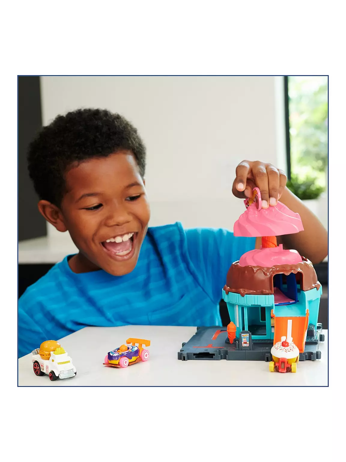 HOT WHEELS CITY DOWNTOWN ICE CREAM SWIRL PLAYSET - Image 3