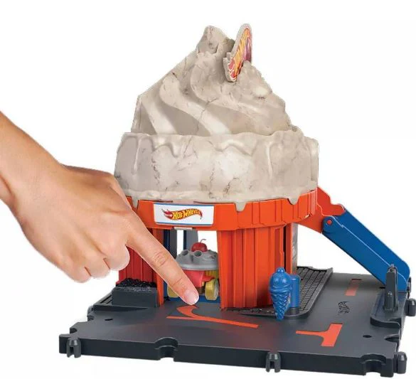 HOT WHEELS DOWNTOWN ICE CREAM SWIRL PLAYSET - Image 4