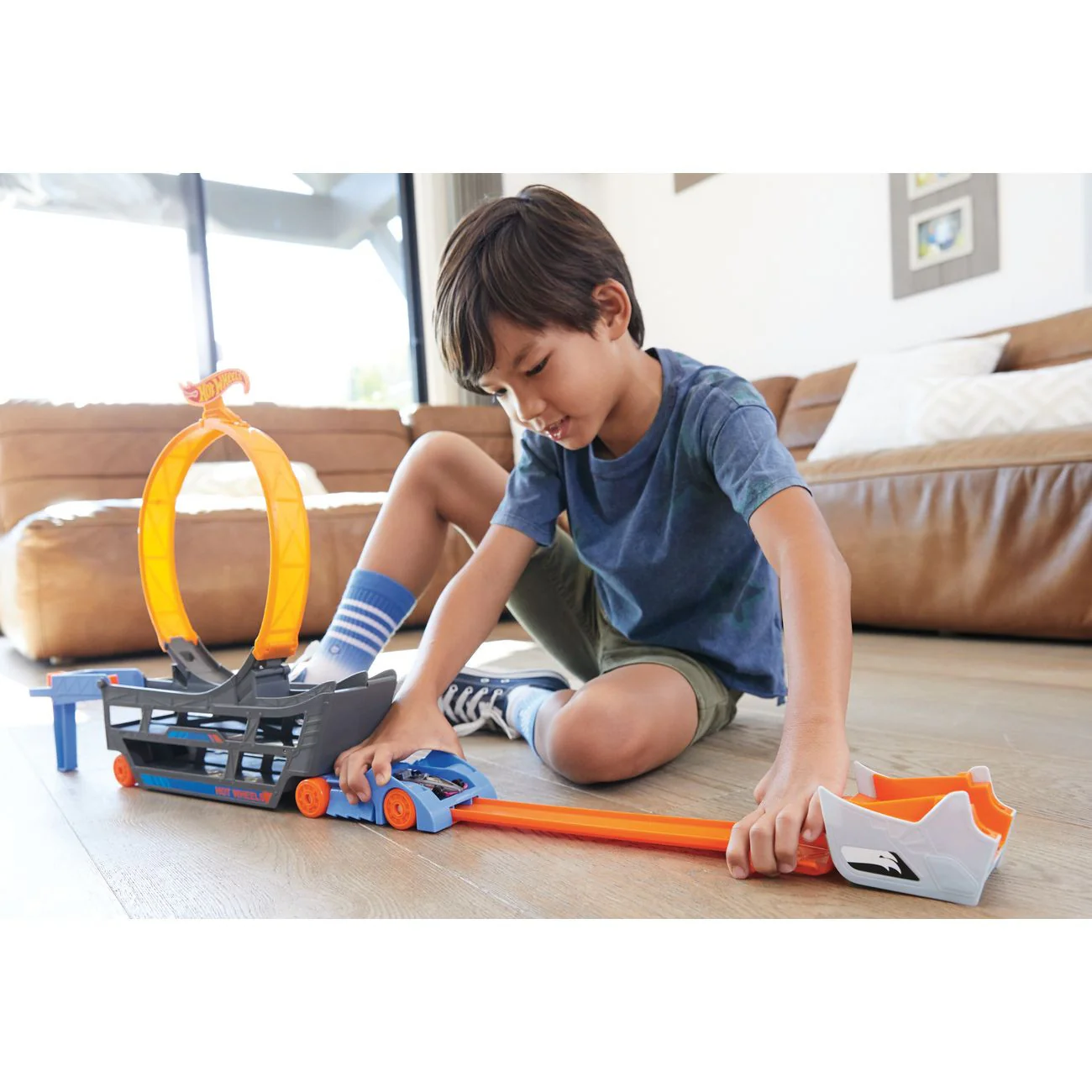 HOT WHEELS STUNT & GO TRANSPORTER - Image 4