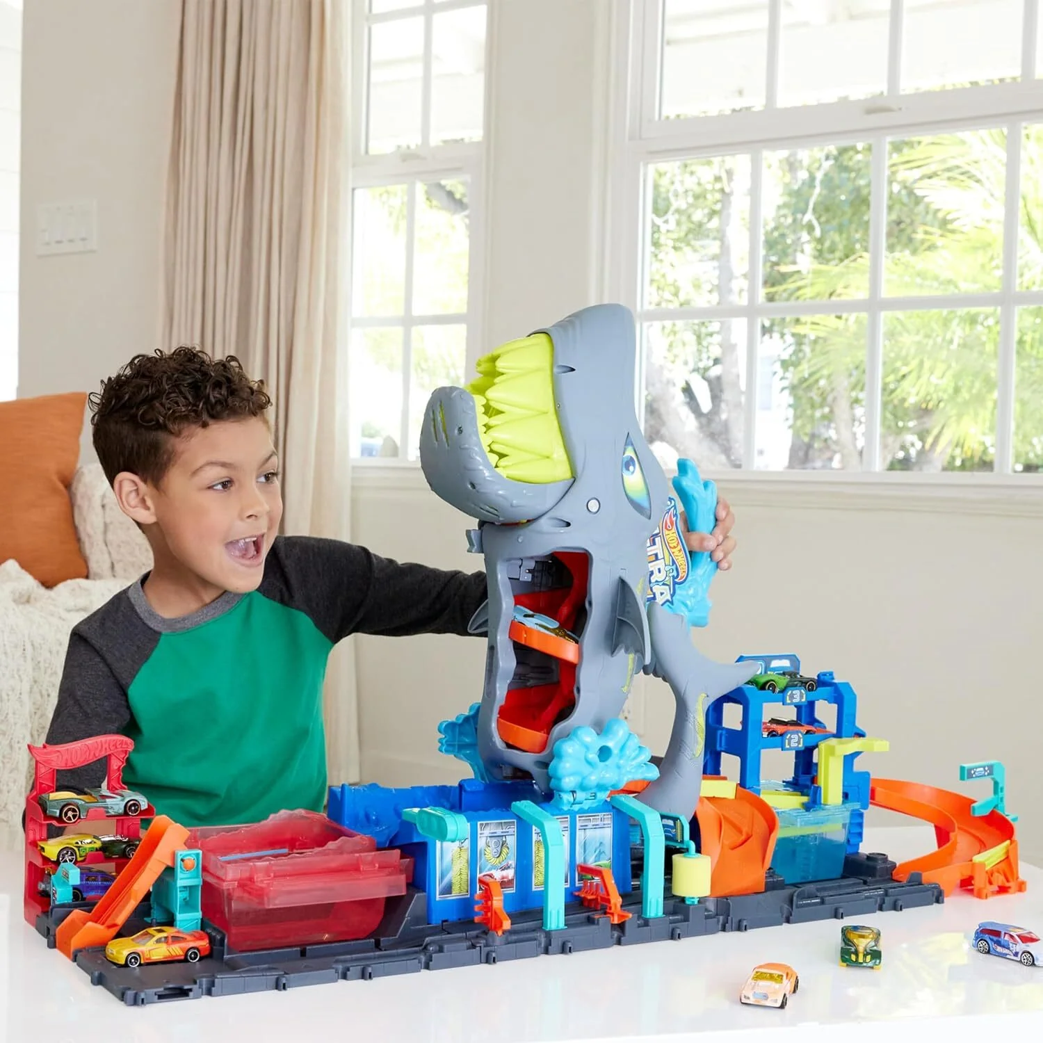 HOT WHEELS ULTRA SHARK CAR WASH PLAYSET - Image 3