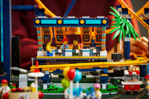 LEGO 10303 CREATOR LOOP COASTER - Image 5