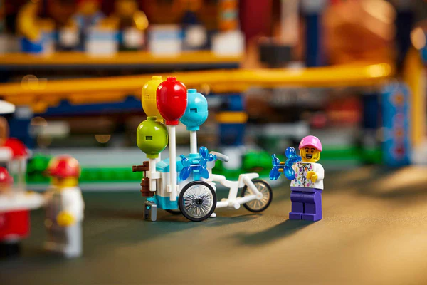 LEGO 10303 CREATOR LOOP COASTER - Image 6