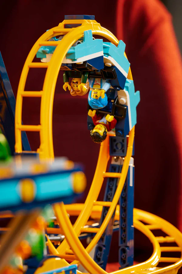 LEGO 10303 CREATOR LOOP COASTER - Image 7