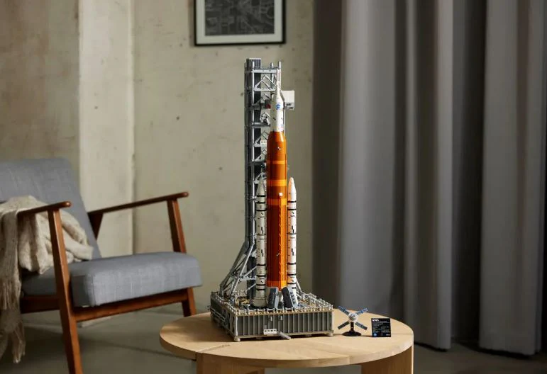 LEGO 10341 ICONS NASA ARTEMIS SPACE LAUNCH SYSTEM - Image 8