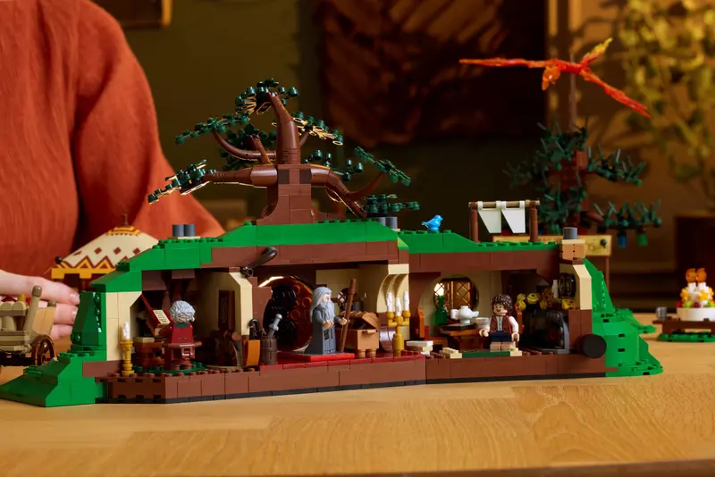 LEGO 10354 ICONS THE LORD OF THE RINGS - THE SHIRE - Image 7