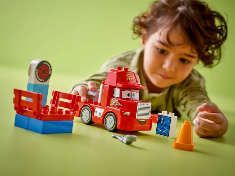 LEGO 10417 DISNEY - MACK AT THE RACE - Image 4