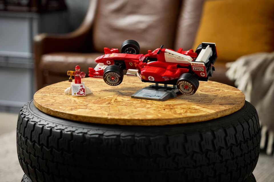 LEGO 11375 ICONS - FERRARI F2004 AND MICHAEL SCHUMACHER - Image 10