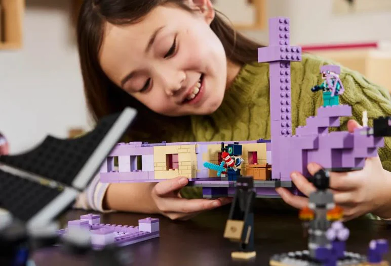 LEGO 21264 MINECRAFT - THE ENDER DRAGON AND THE END SHIP - Image 8