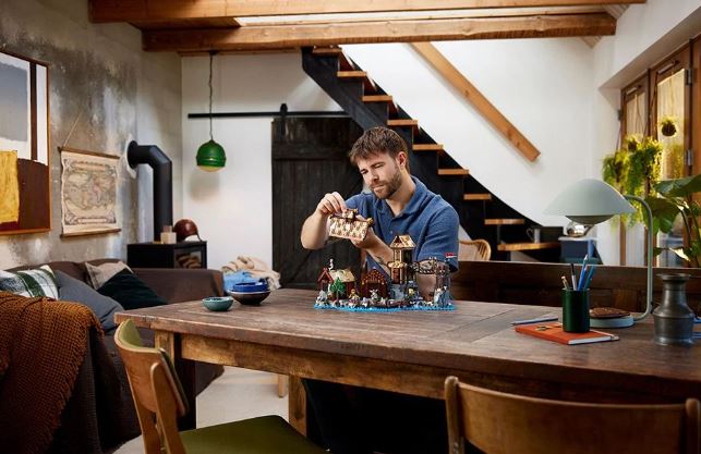 LEGO 21343 VIKING VILLAGE - Image 3
