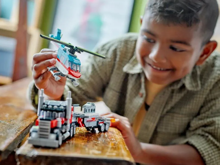 LEGO 31146 FLATBED TRUCK WITH HELICOPTER - Image 8