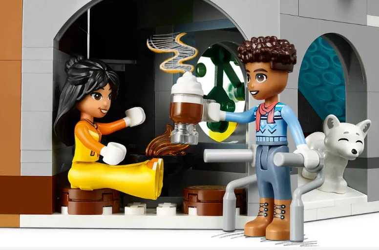 LEGO 41756 HOLIDAY SKI SLOPE AND CAFE - Image 6