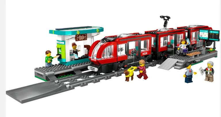 LEGO 60423 - CITY - DOWNTOWN STREETCAR AND STATION - Image 2