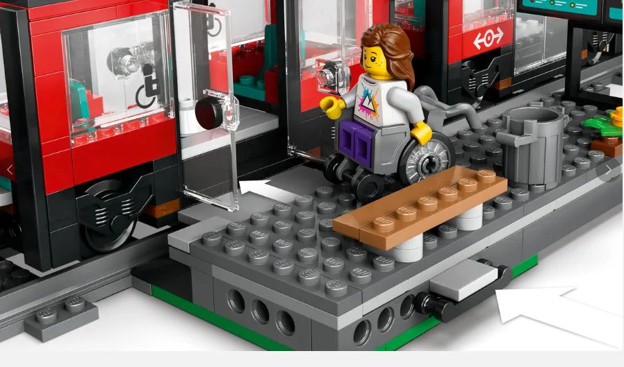 LEGO 60423 - CITY - DOWNTOWN STREETCAR AND STATION - Image 6