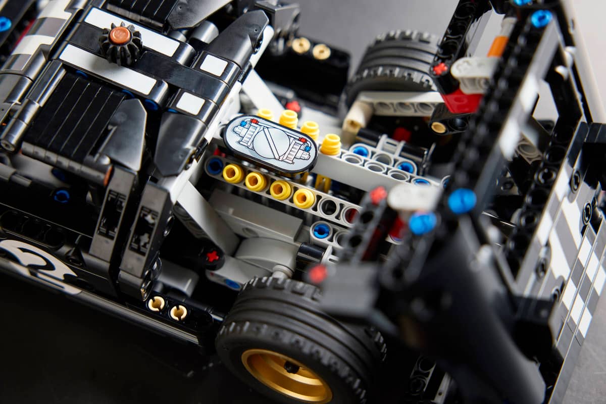 LEGO 42223 TECHNIC -1966 FORD GT40 MKII RACE CAR - Image 9