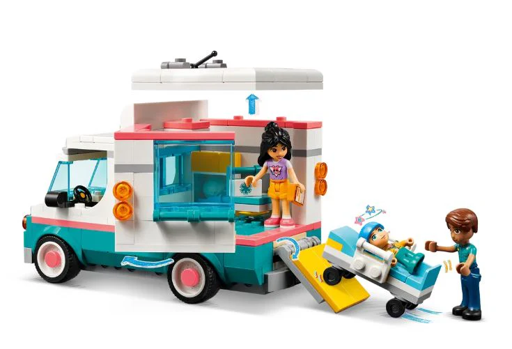 LEGO 42613 HEARTLAKE CITY HOSTPITAL AMBULANCE - Image 3