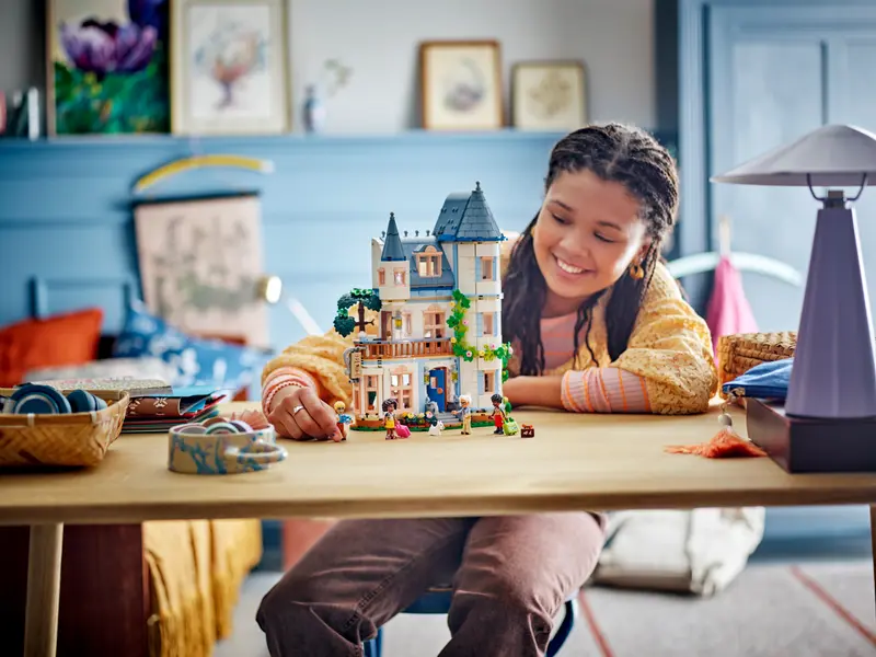LEGO 42638 - CASTLE BED AND BREAKFAST - Image 4