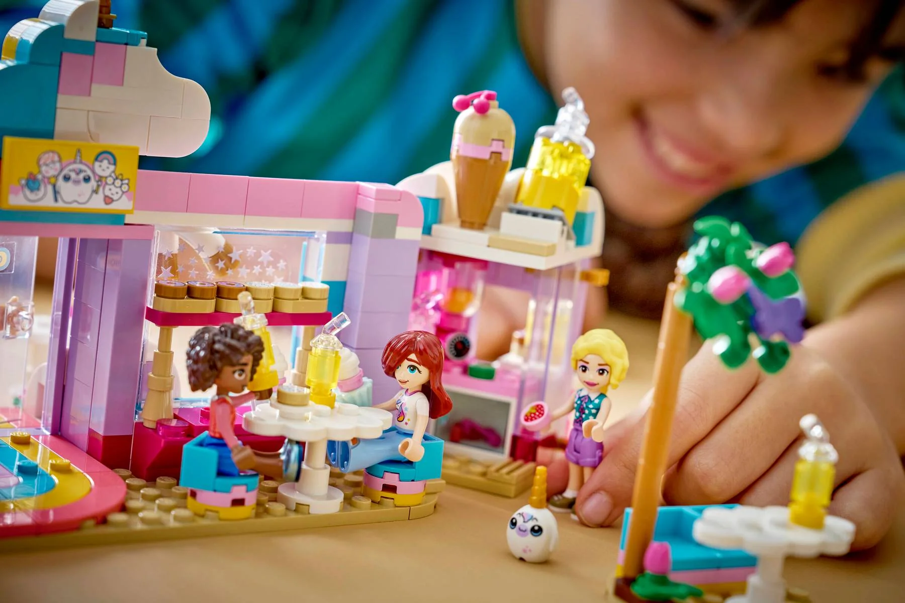LEGO 42684 UNICORN DREAM CAFE - Image 8