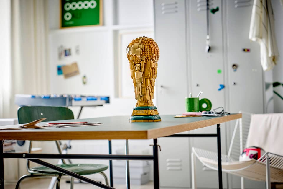 LEGO 43020 EDITIONS - FIFA WORLD CUP OFFICIAL TROPHY - Image 6