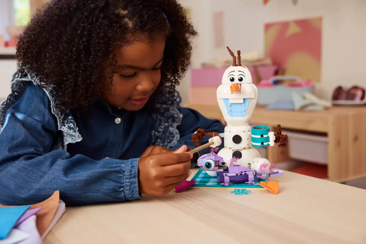 LEGO 43287 DISNEY - OLAF AND BRUNI'S PICNIC FUN - Image 6