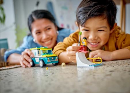 LEGO 60403 CITY - EMERGENCY AMBULANCE AND SNOWBOARDER - Image 6