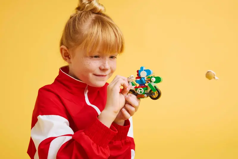 LEGO 72031 SUPER MARIO KART – YOSHI BIKE - Image 5