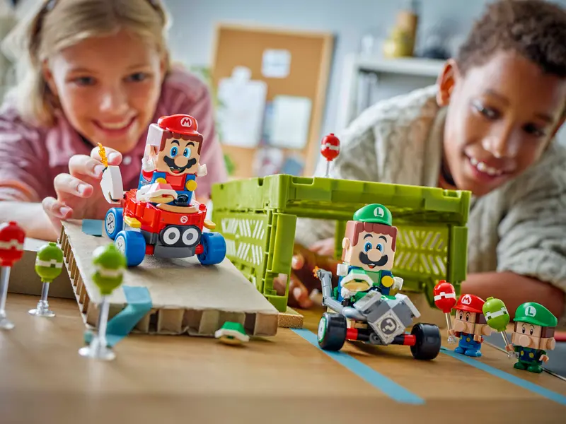 LEGO 72034 SUPER MARIO MARIO KART – BABY MARIO VS. BABY LUIGI - Image 7