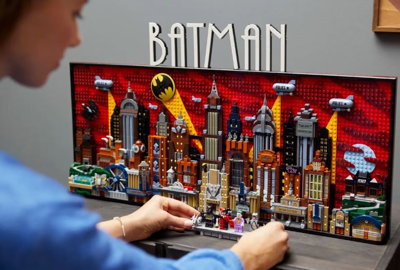 LEGO 76271 BATMAN - THE ANIMATED SERIES GOTHAM CITY - Image 7