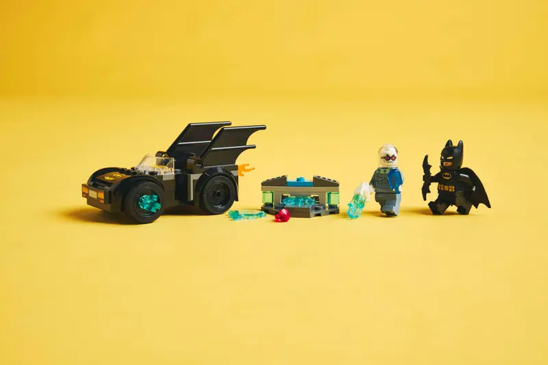 LEGO  76301 DC BATMAN & BATMOBILE VS. MR. FREEZE - Image 6