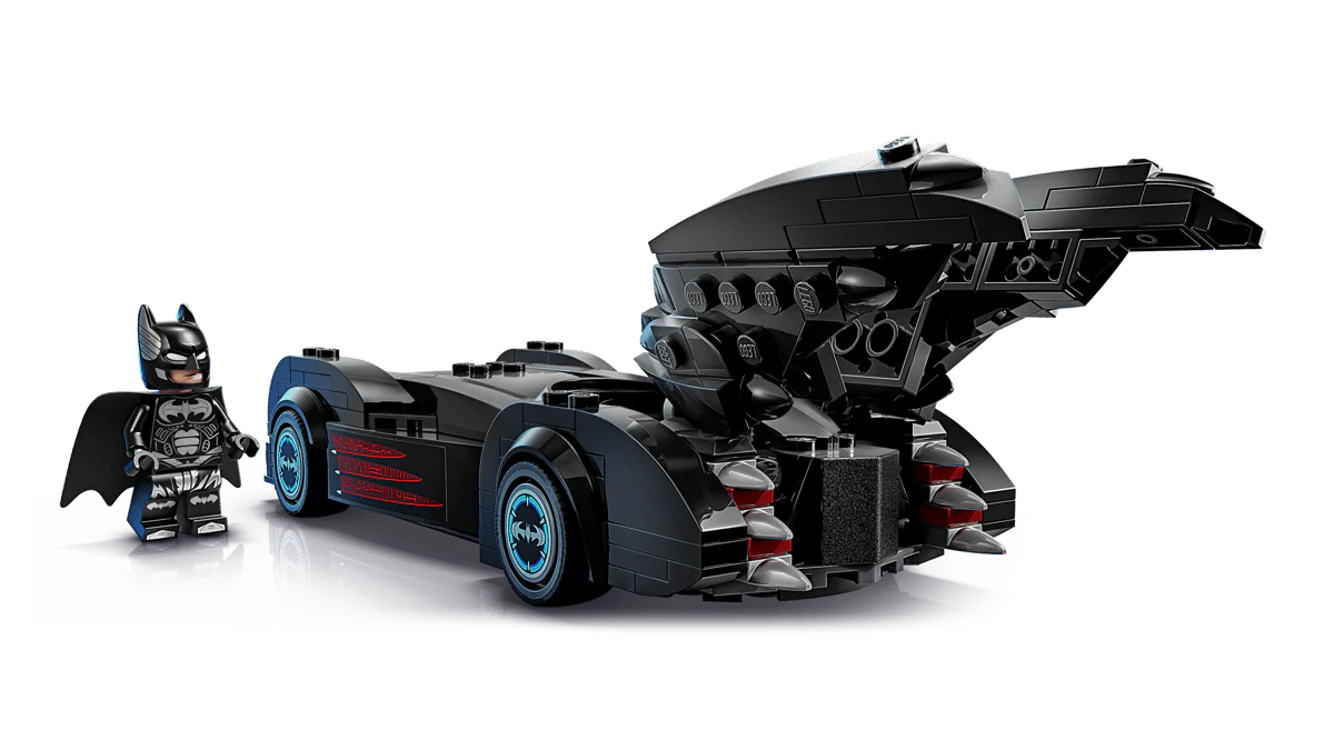 LEGO 76333 DC - BATMAN AND ROBIN BATMOBILE - Image 3