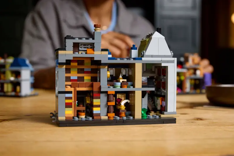 LEGO 76444 HARRY POTTER  DIAGON ALLEY™ WIZARDING SHOPS - Image 12